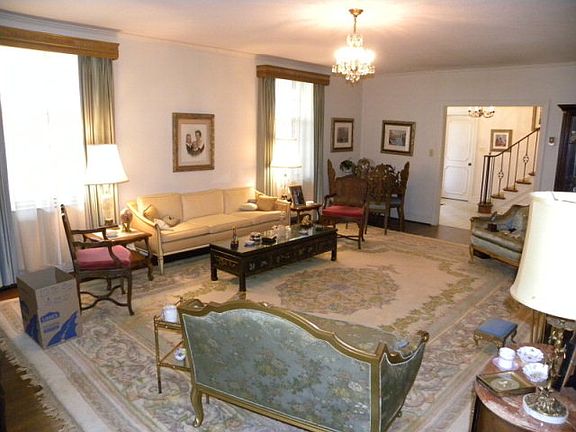 5th image of 208 Country Club Ln