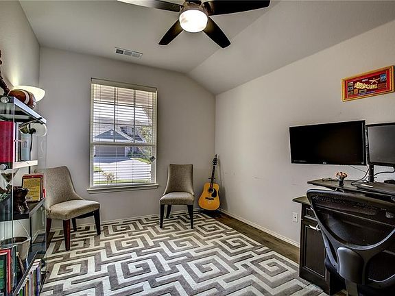 3rd image of 1506 Mockingbird Way