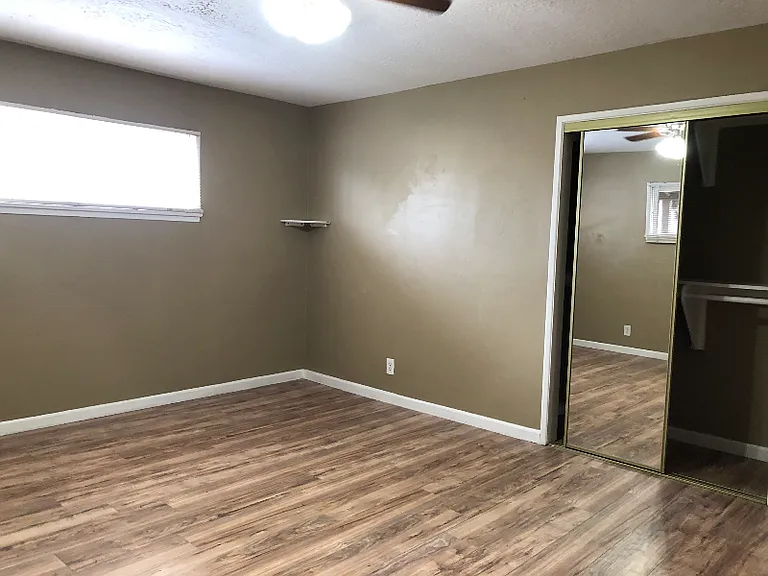 5818 S Pickering Ave — Photo 9