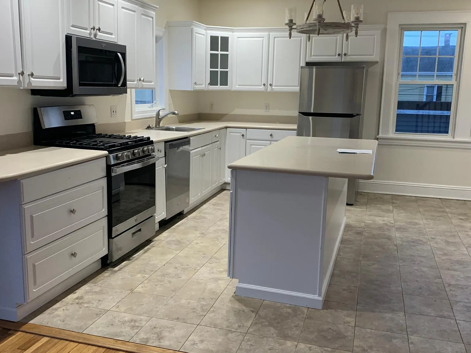 3 bed, 1600 sqft, $3,900 — Photo 3