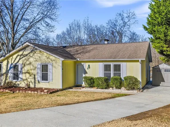 4 Wakerobin Ct, Greensboro, NC 27407