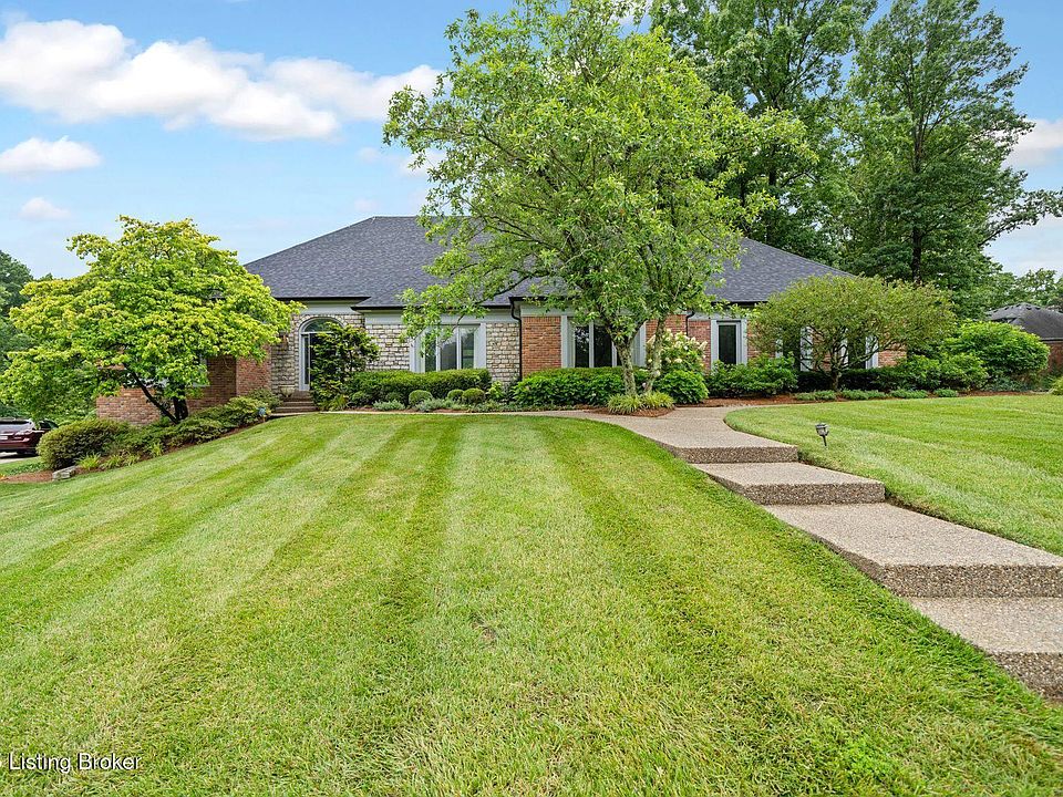 2nd image of 527 Woodlake Dr