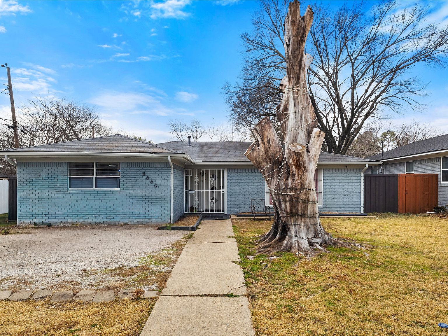 8660 Wolfwood Ln, Dallas, TX 75217 | Zillow