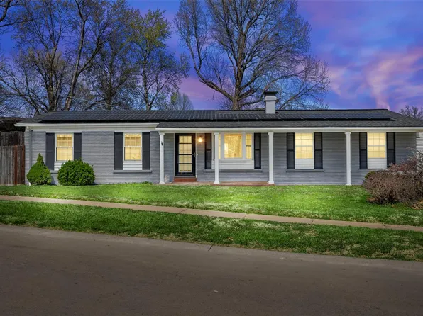 12071 Renaissance Dr, Maryland Heights, MO 63043