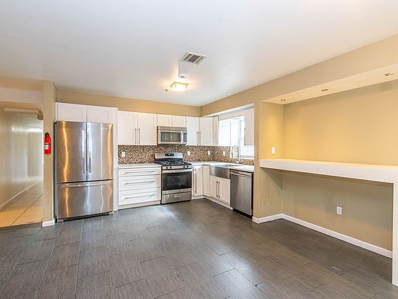 2nd image of 279 Orange St Floor 1