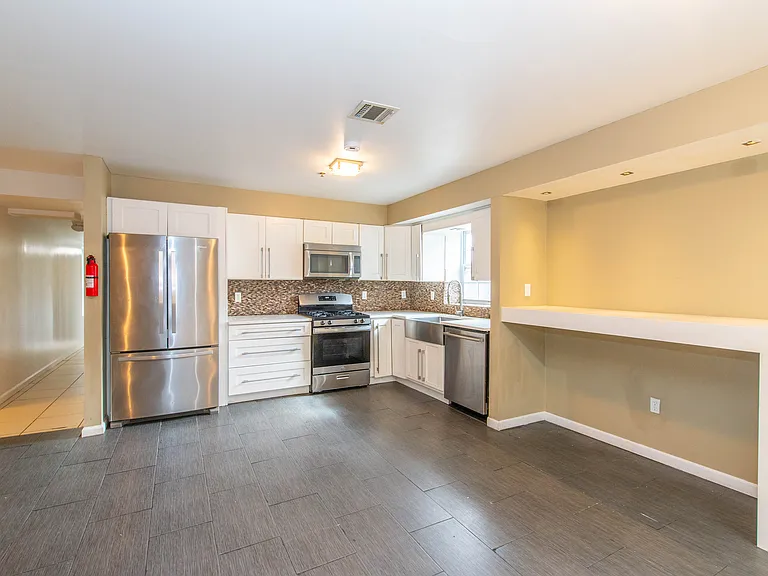 279 Orange St #1 — Photo 2