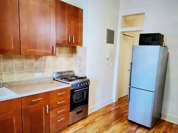 2nd image of 194 Bleecker St #18