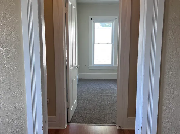 318 1st St NE APT B, Massillon, OH 44646