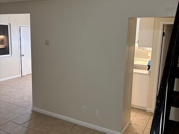 2nd image of 289 Sunnyhills Dr