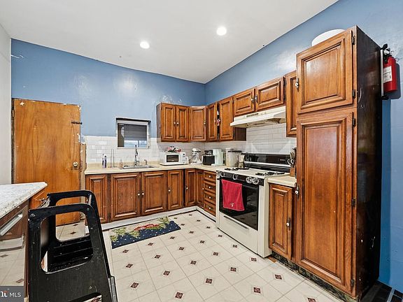5th image of 807 Cameron St