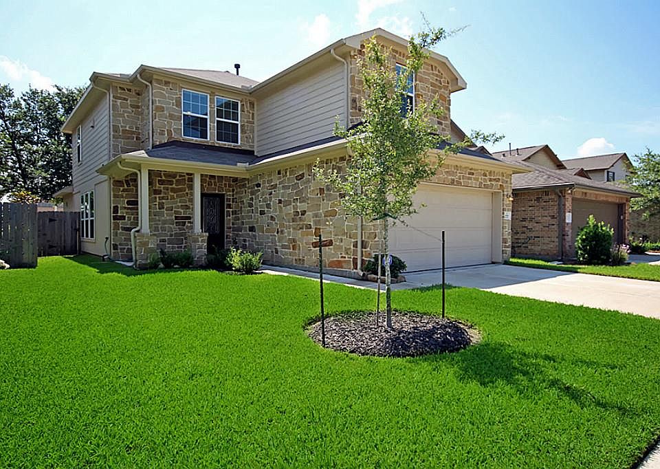 1st image of 2717 Lakeside Dr