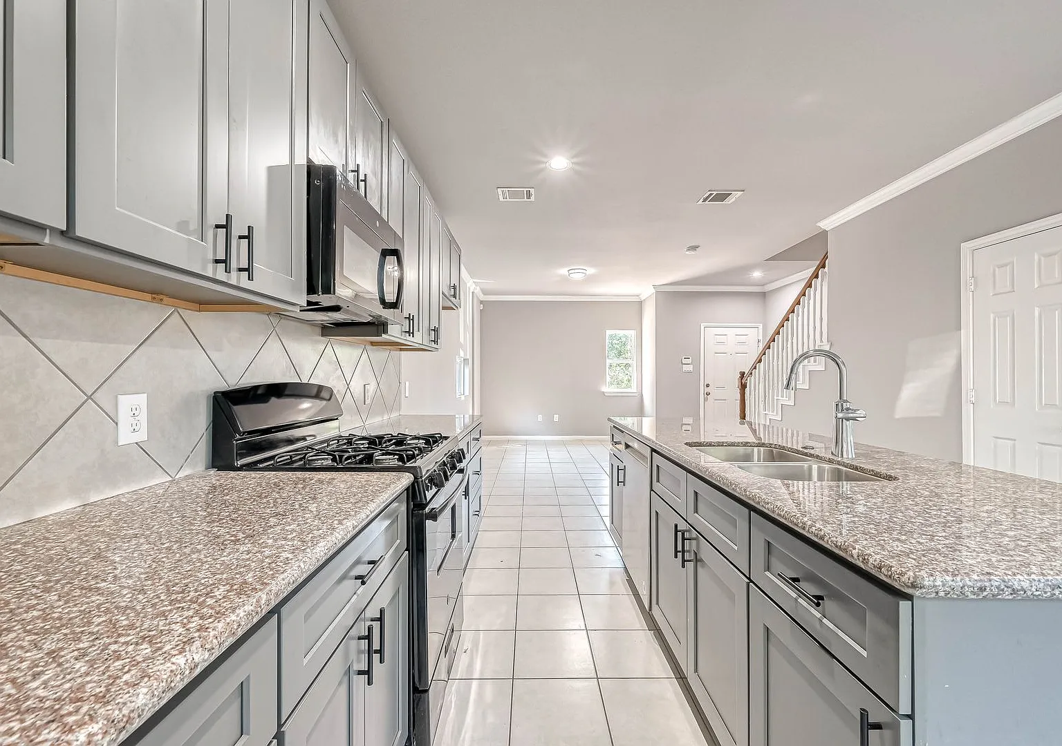 7903 Moonbeam St — Photo 4