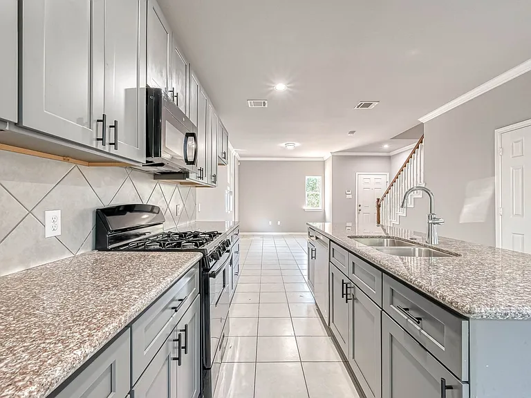 7903 Moonbeam St #B — Photo 6