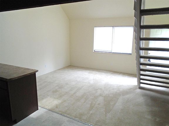 2nd image of 822 White Oak Dr APT 4