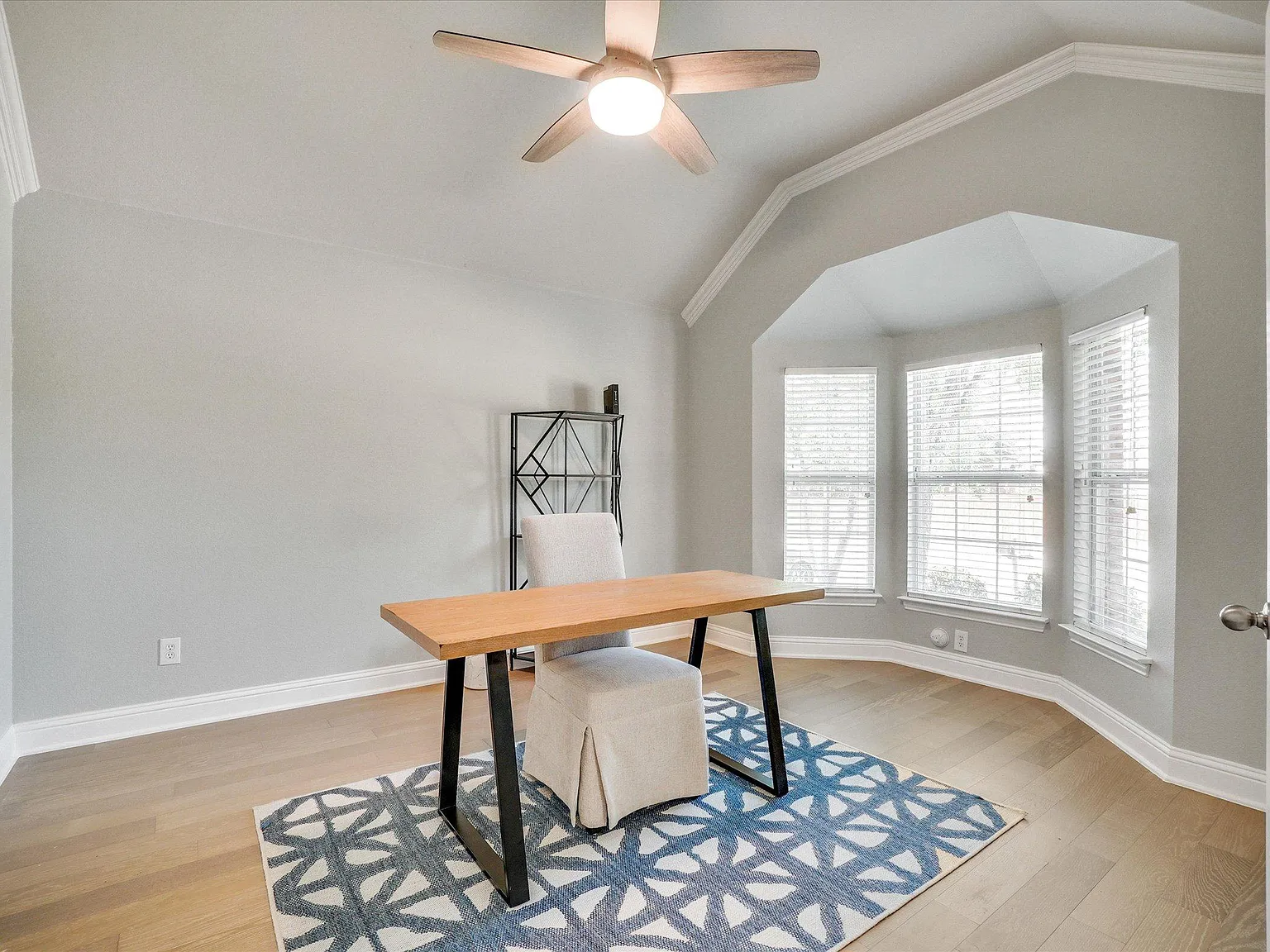 1240 Wilson Dr — Photo 4