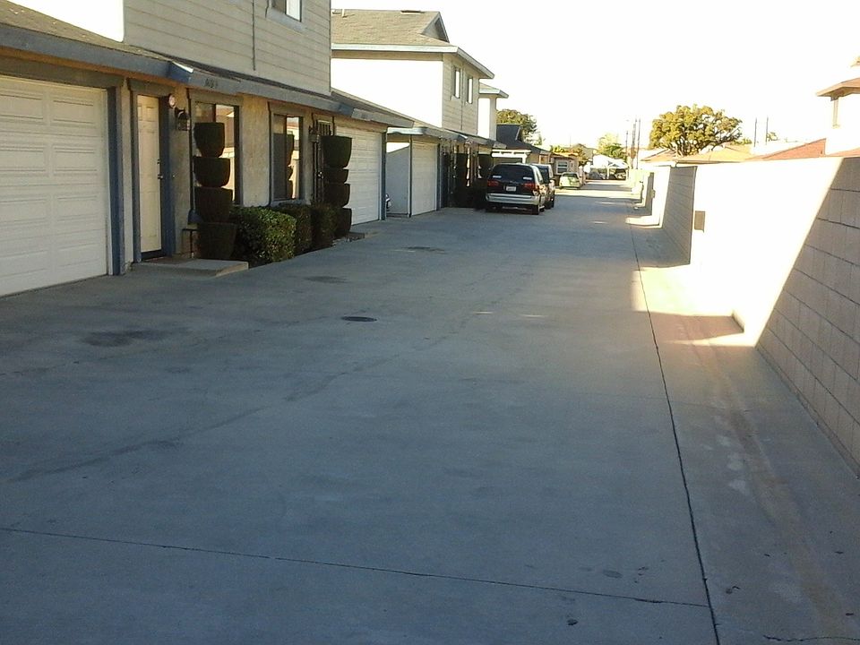 2nd image of 9428 Ramona St