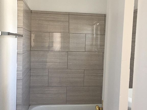 4th image of 617 Lime Ave APT B