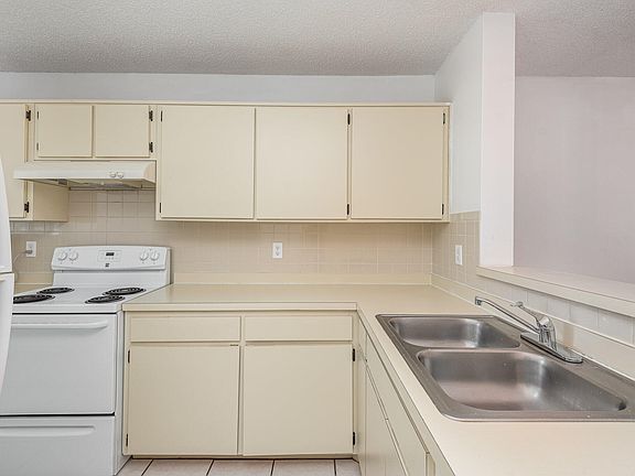 4th image of 146 McNeela Dr #146
