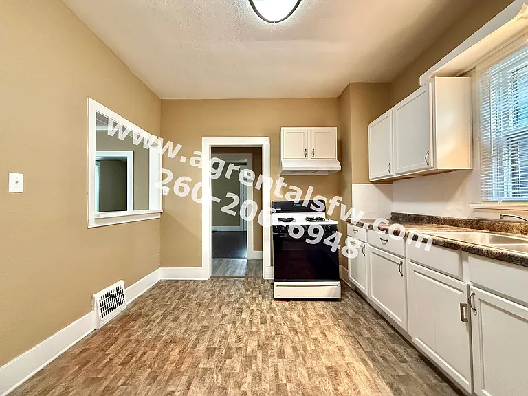 3221 Webster St — Photo 7