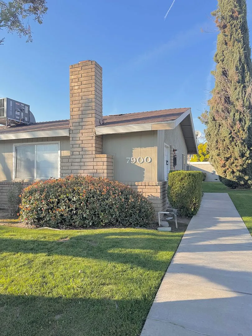 7900 N Laurelglen Boulevard — Photo 1