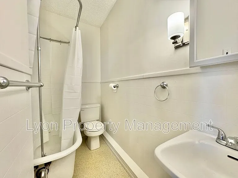 676 Grove St #3F — Photo 8