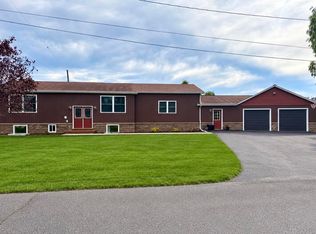 23 Columbus Dr, Rouses Point, NY 12979