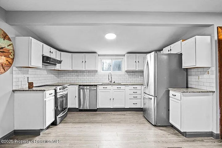 128 Franklin Ave — Photo 2