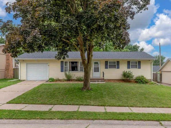 2650 Wood Dale Ave, Davenport, IA 52804