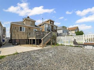 41 W 15th Rd, Broad Channel, NY 11693