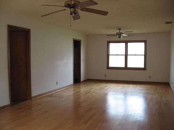 4th image of 845 Park Lake Ct NW