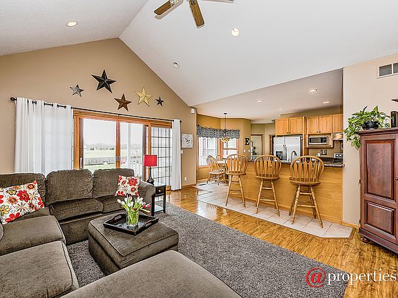 Kitchen / Living Room