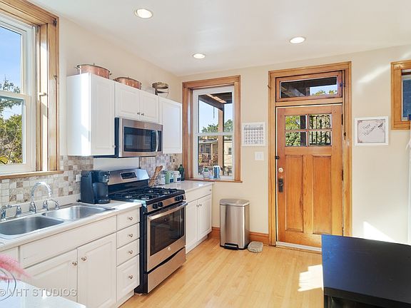 5th image of 1728 W Catalpa Ave