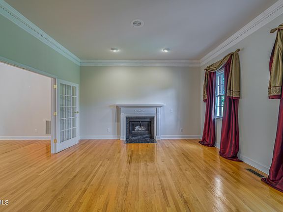 3rd image of 1150 Long Crescent Dr