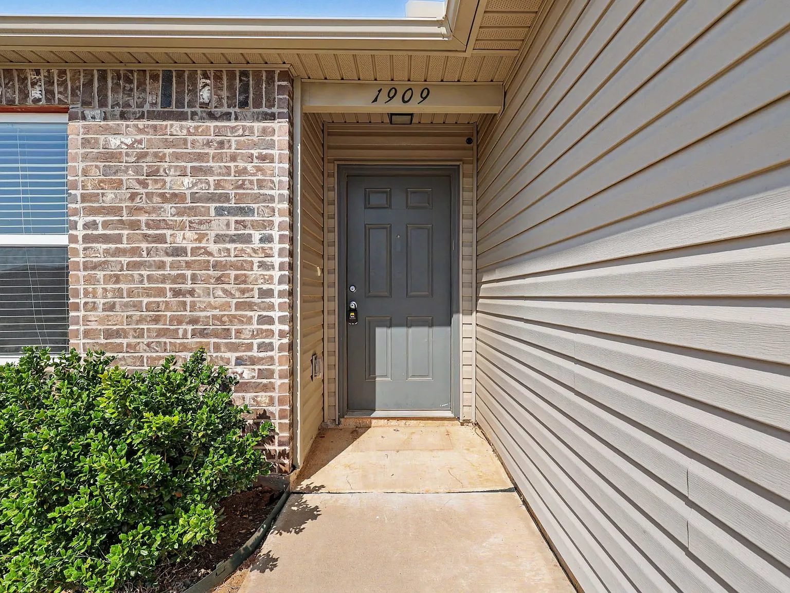 3 bed, 1223 sqft, $1,495 — Photo 3