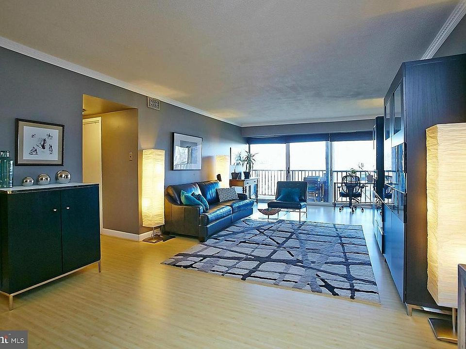 1st image of 1300 Army Navy Dr APT 503