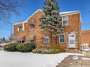 1813 Illinois St, Des Plaines, IL 60018