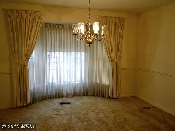 Dining room with bay window