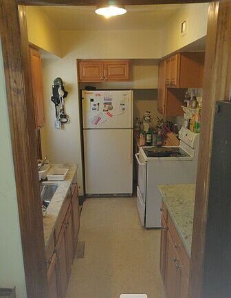 4th image of 561 Wilkie St
