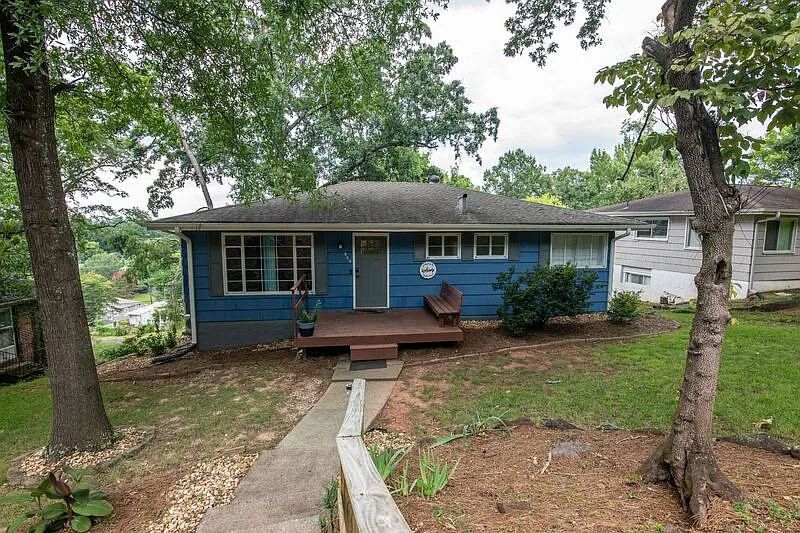 3 bed, 3.0 bath, 1980 sqft, $2,600 — Photo 2
