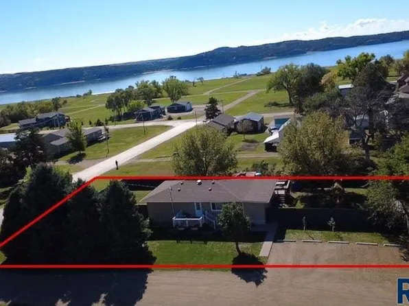 107 N Dougan Ave, Oacoma, SD 57365