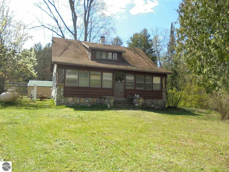 1st image of 6439 N Clare Ave