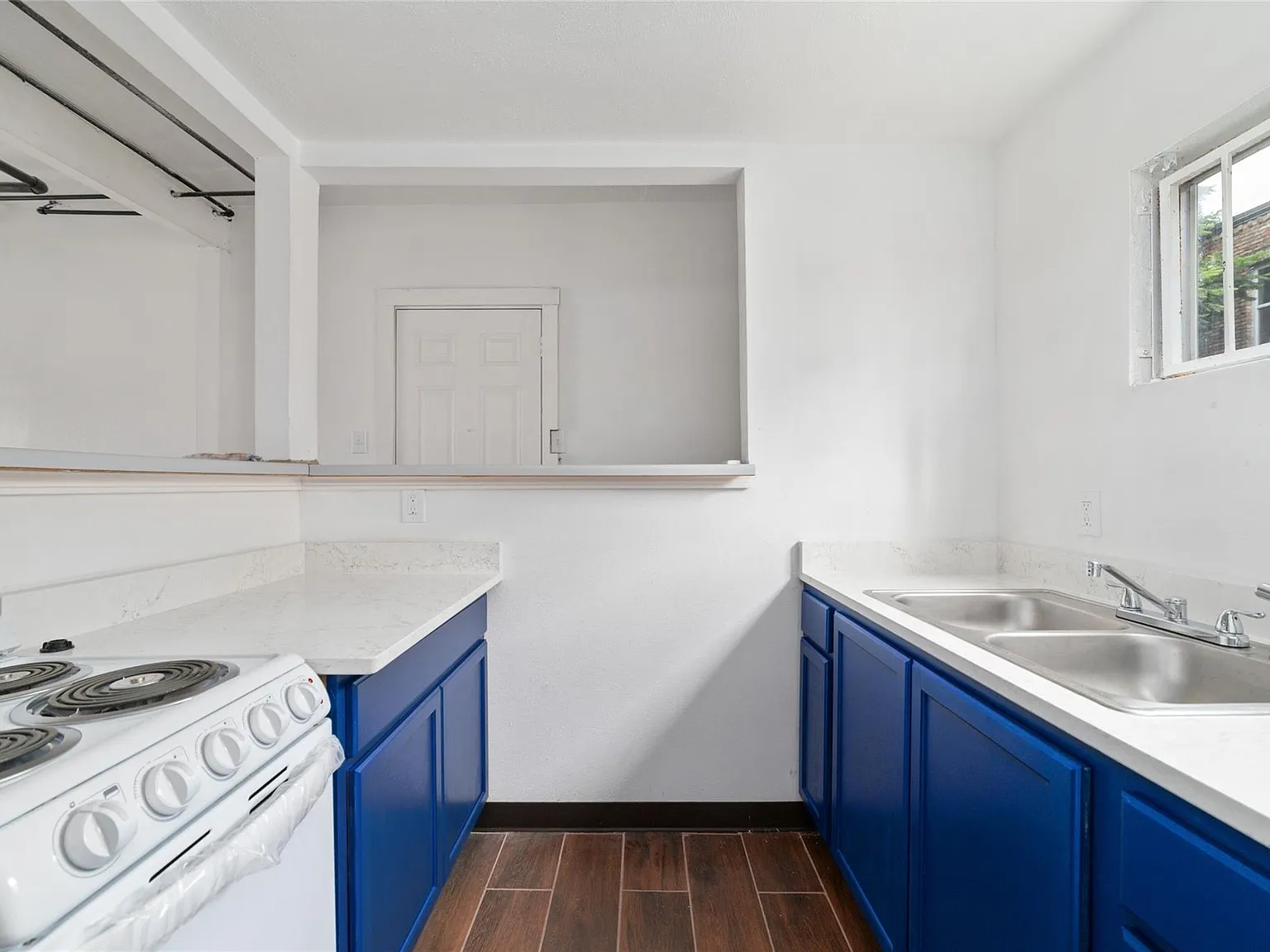 1 bed, 1.0 bath, 3444 sqft, $1,000 — Photo 4
