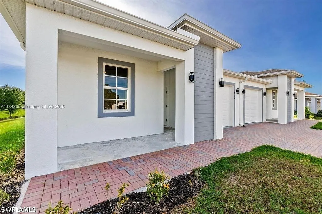 3 bed, 2.0 bath, 1218 sqft, $1,800 — Photo 2