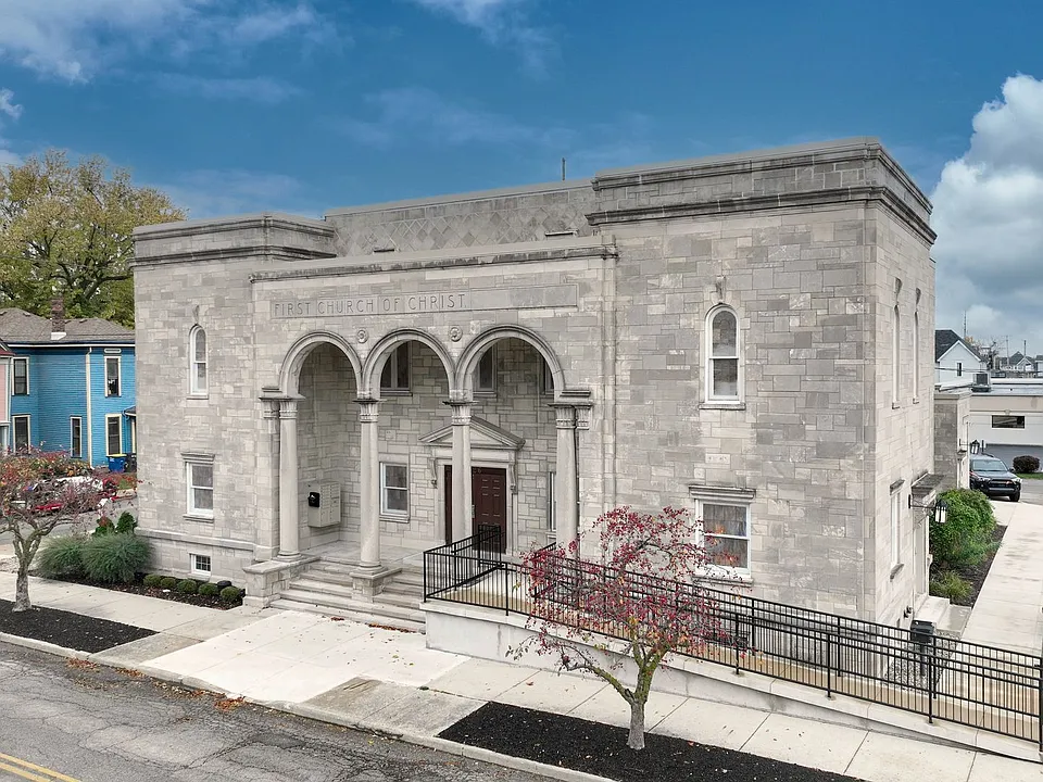 326 W Charles St