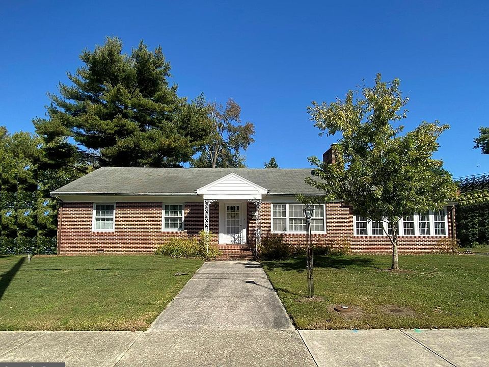1st image of 605 E Jewell St