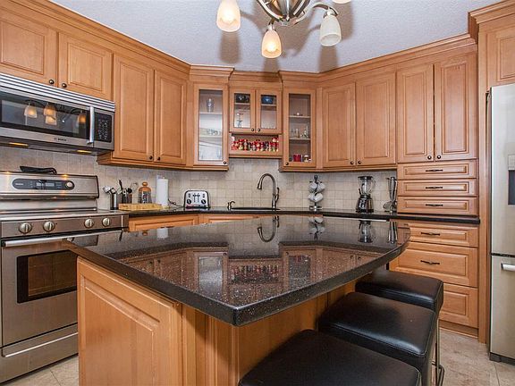 5th image of 610 Harmon Cove Tower #610