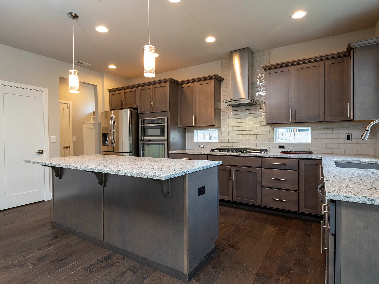 4 bed, 2676 sqft, $4,250 — Photo 2