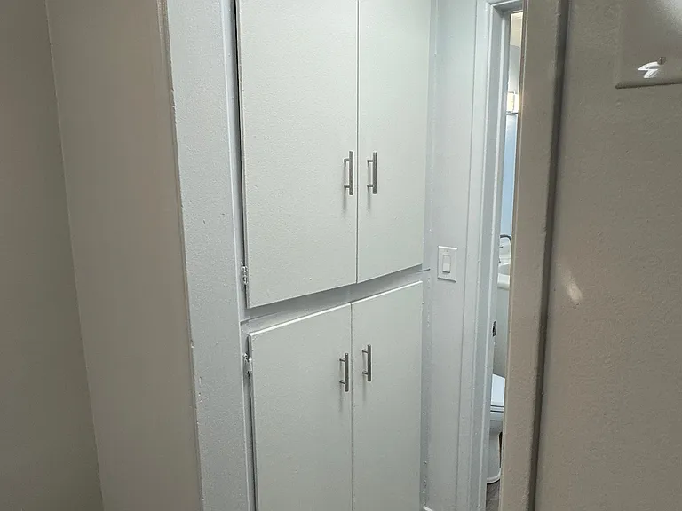 Chateau Apartments — Photo 6