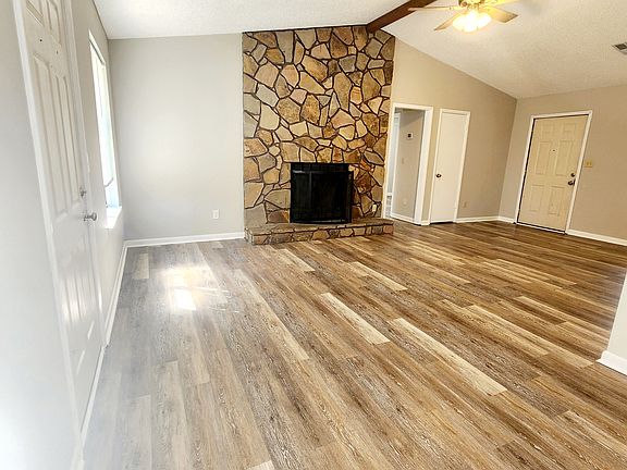 3rd image of 9712 Wallwood Dr SE