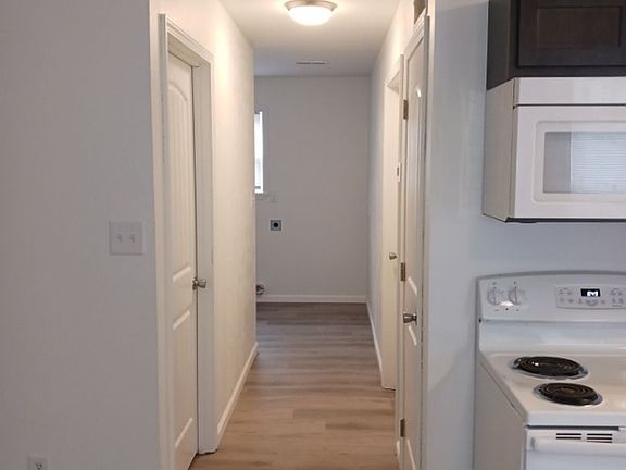 3rd image of 901 Grove St #313